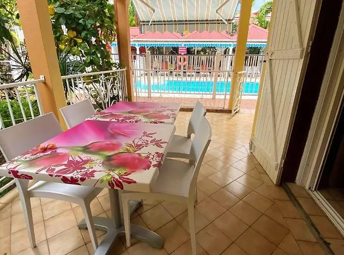 Appartement d\'une chambre avec piscine partagee terrasse et wifi a Pointe Noire a 2 km de la plage